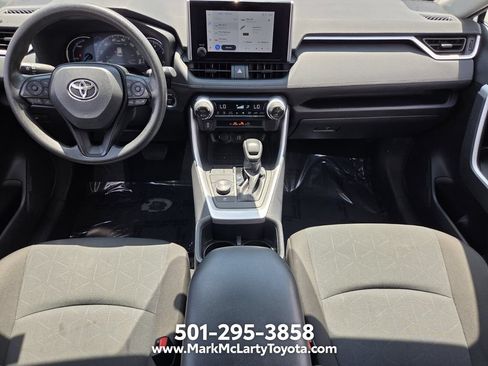 Used 2025 Toyota RAV4 XLE AWD/4WD image 12