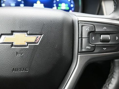 Used 2023 Chevrolet Suburban Premier image 29