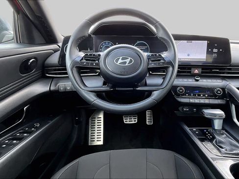 Used 2025 Hyundai Elantra SEL FWD image 6