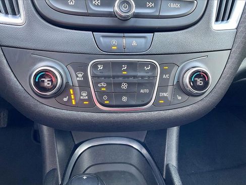 Used 2020 Chevrolet Malibu LT image 31