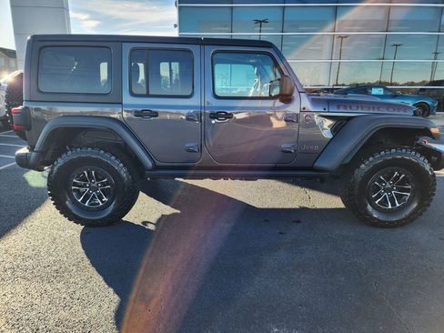 Used 2024 Jeep Wrangler Unlimited Rubicon w/ XTREMEE 35" Tire Package image 9