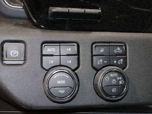 Used 2023 Chevrolet Silverado 1500 High Country w/ Technology Package AWD/4WD image 23