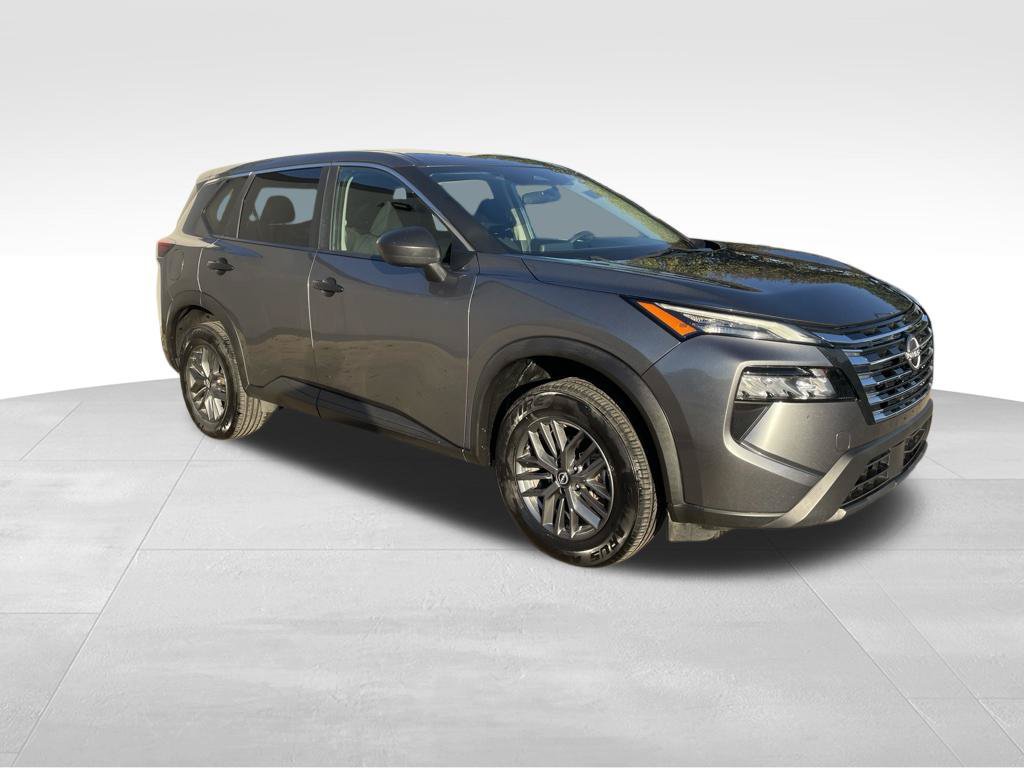Used 2024 Nissan Rogue S FWD image 3