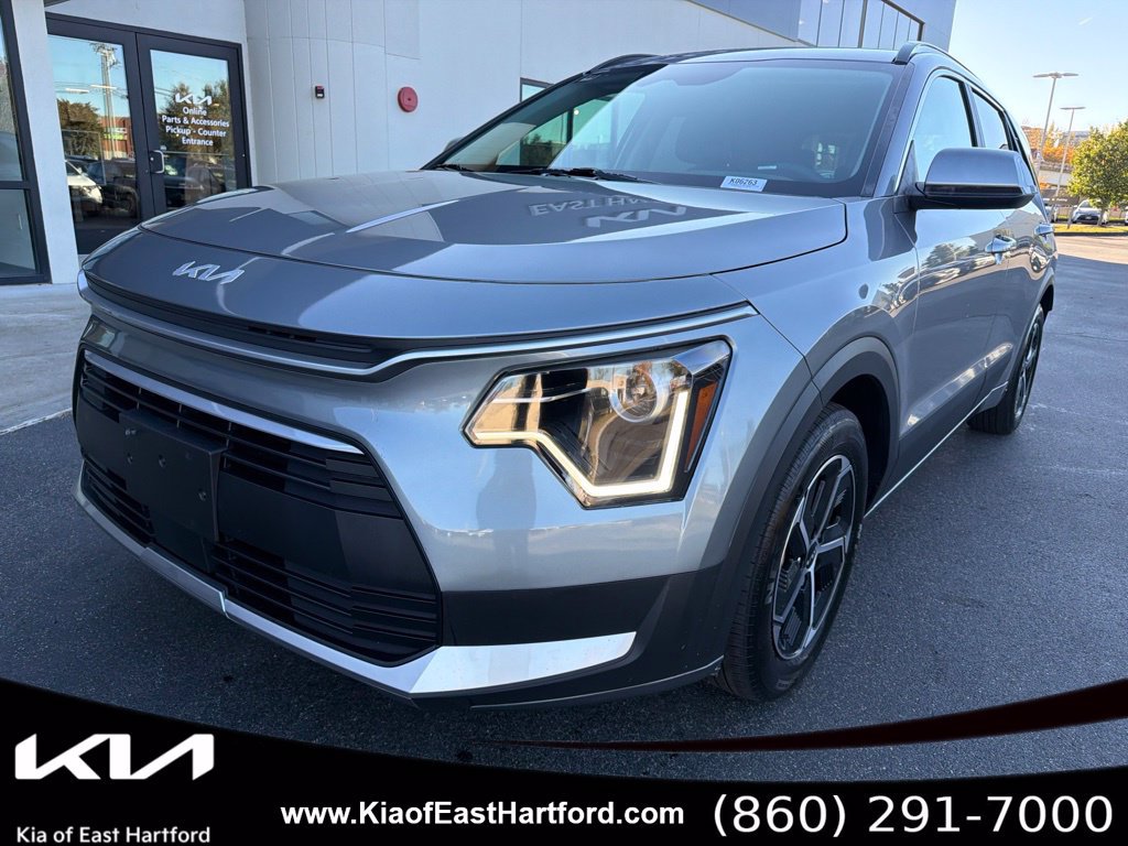 Certified 2023 Kia Niro EX FWD image 3