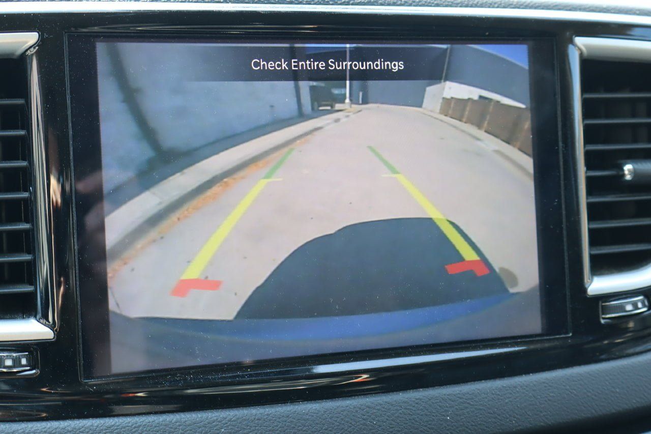 Used 2024 Chrysler Pacifica Touring-L FWD image 8
