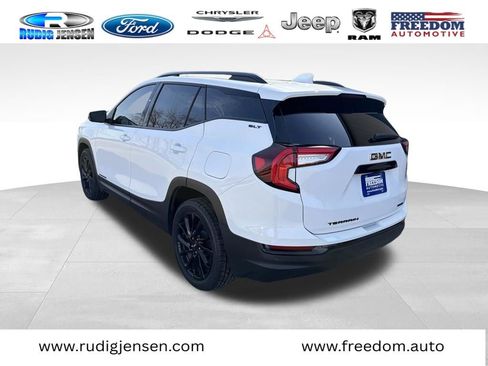 Used 2024 GMC Terrain SLT w/ Tech Package image 5