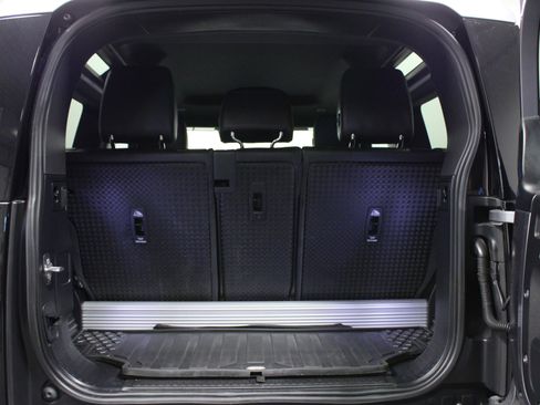 Used 2021 Land Rover Defender 90 X-Dynamic S image 14