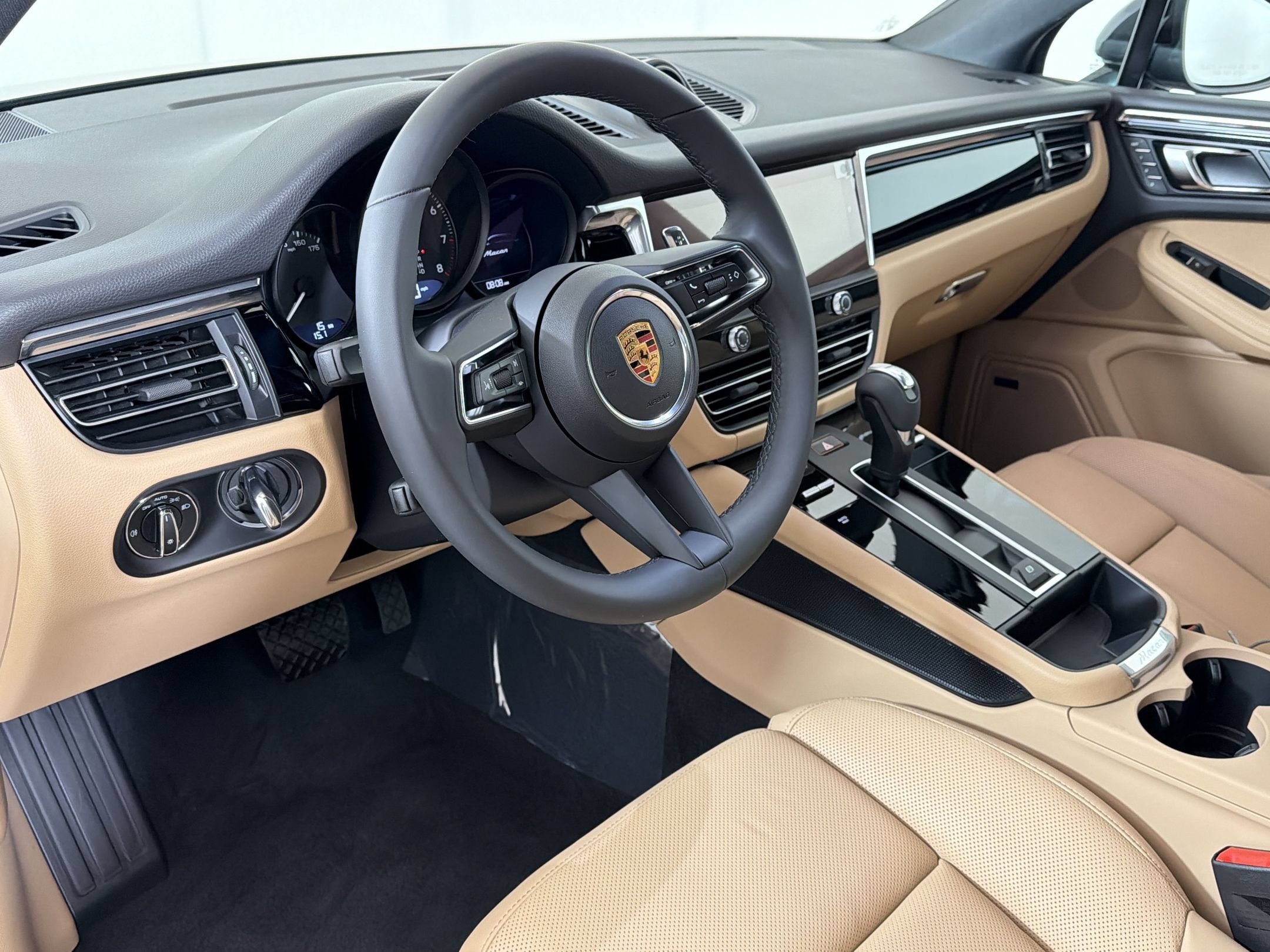 Used 2026 Porsche Macan AWD/4WD image 4