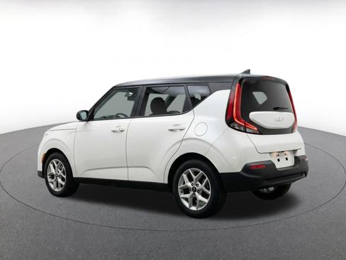 Used 2025 Kia Soul LX w/ LX Technology Package FWD image 7
