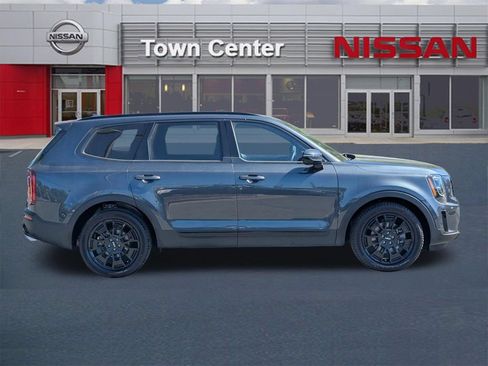 Used 2022 Kia Telluride SX w/ SX Prestige Package AWD/4WD image 9