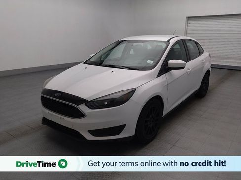 Used 2018 Ford Focus SE FWD image 1
