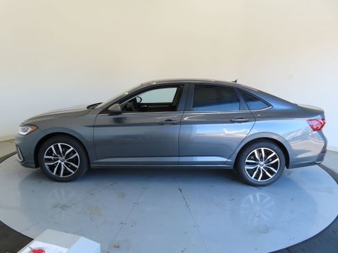 New 2026 Volkswagen Jetta SE image 8