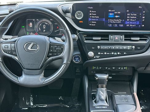 Used 2022 Lexus ES 300h w/ Accessory Package FWD image 30