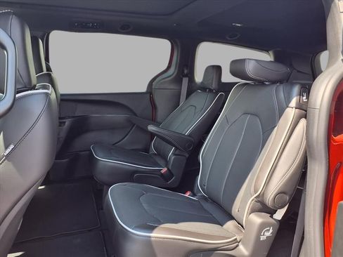 New 2026 Chrysler Pacifica Limited w/ S Appearance Package image 20