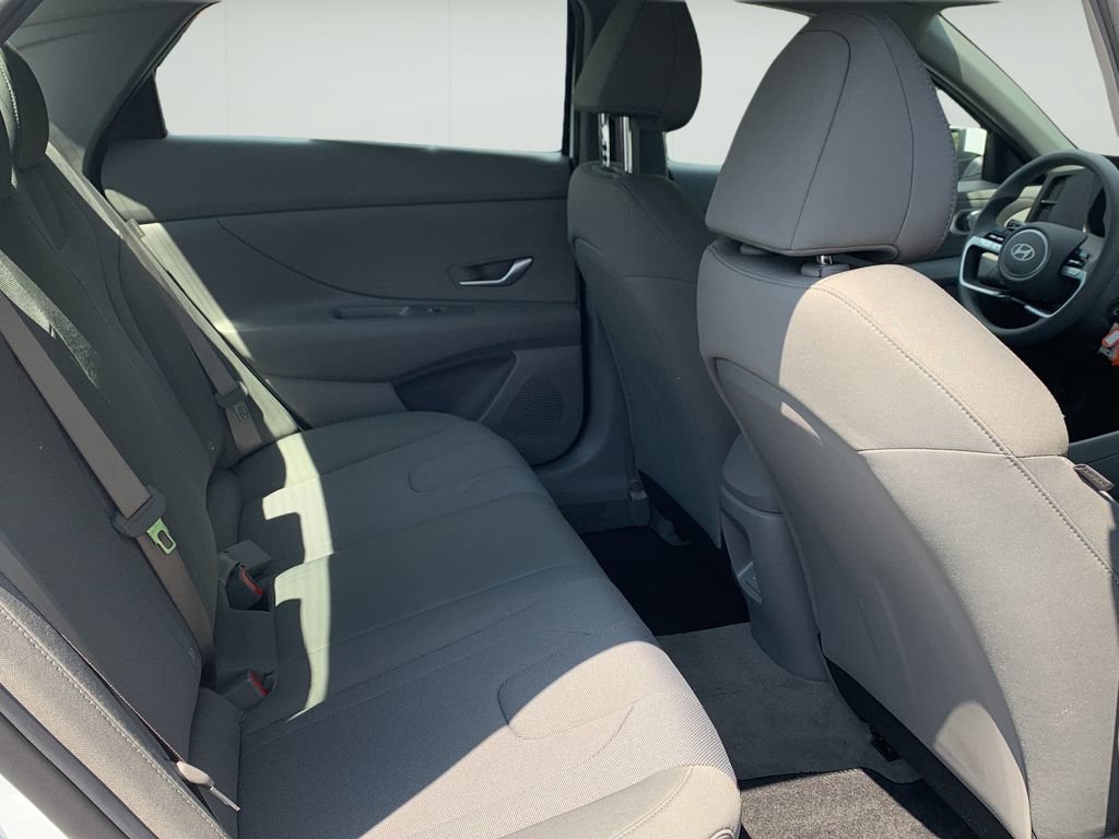 Certified 2026 Hyundai Elantra SE w/ Cargo Package FWD image 37