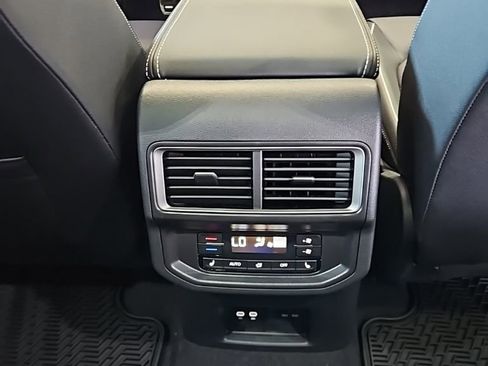 New 2026 Volkswagen Atlas SEL Premium R-Line AWD/4WD image 18