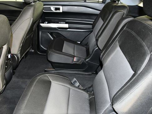 Used 2023 Ford Explorer XLT image 47