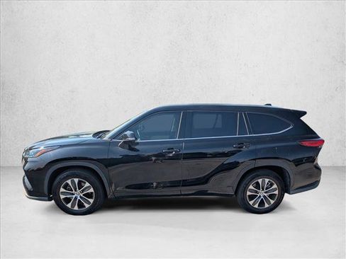 Used 2022 Toyota Highlander XLE image 15