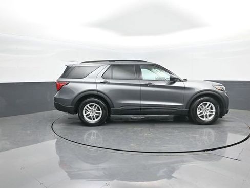 New 2026 Ford Explorer Active RWD image 8