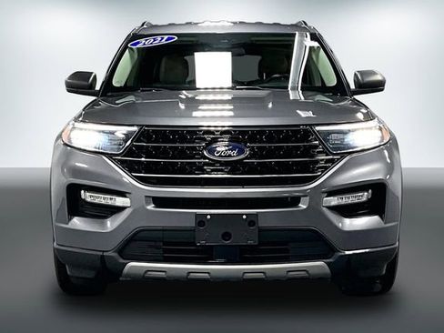 Used 2021 Ford Explorer XLT w/ Equipment Group 202A RWD image 2