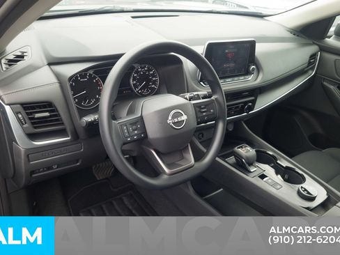 Used 2025 Nissan Rogue S AWD/4WD image 14