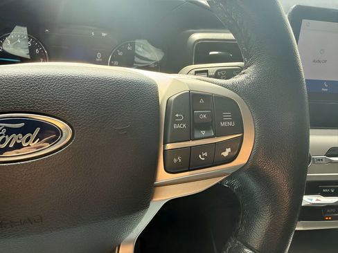Used 2021 Ford Explorer XLT w/ Equipment Group 202A AWD/4WD image 18