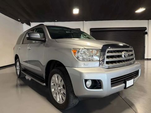 Used 2013 Toyota Sequoia Platinum AWD/4WD image 3