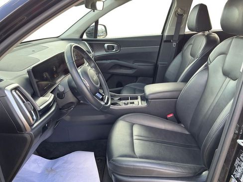 Used 2024 Kia Sorento S image 9