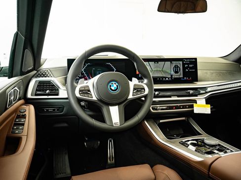New 2026 BMW X5 xDrive50e w/ M Sport Package AWD/4WD image 32