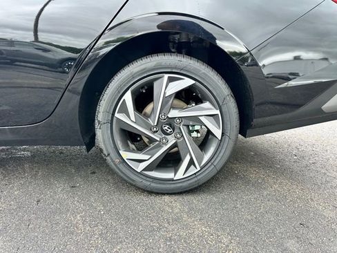 New 2025 Hyundai Elantra SEL FWD image 32