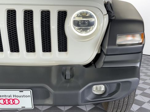 Used 2022 Jeep Wrangler Sport AWD/4WD image 12