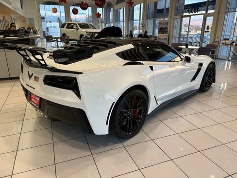 Used 2016 Chevrolet Corvette Z06 w/ 3LZ Preferred Equipment Group image 8