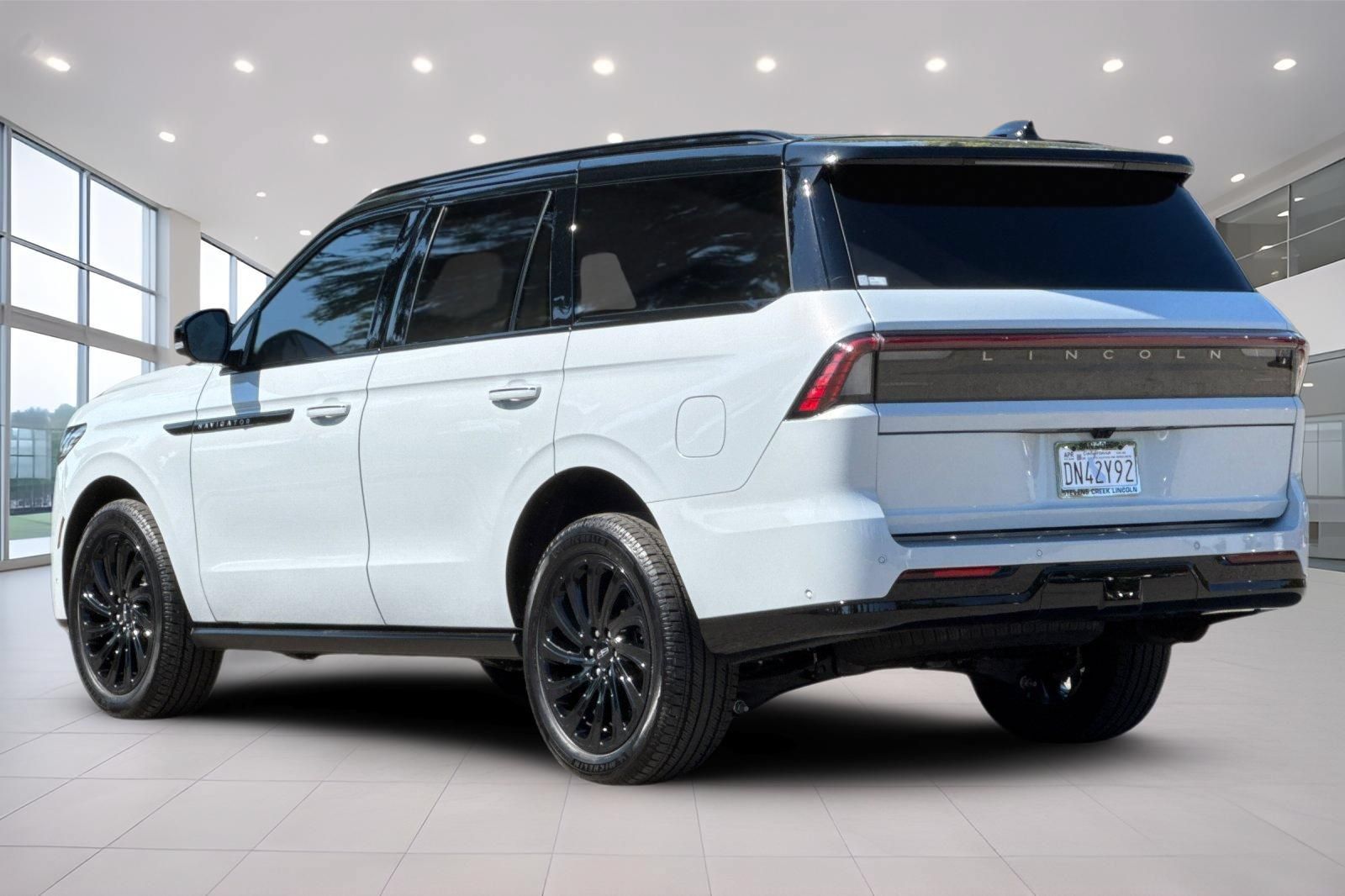 Used 2025 Lincoln Navigator Black Label AWD/4WD image 6