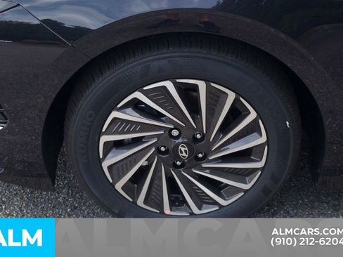 Used 2025 Hyundai Sonata Limited FWD image 12