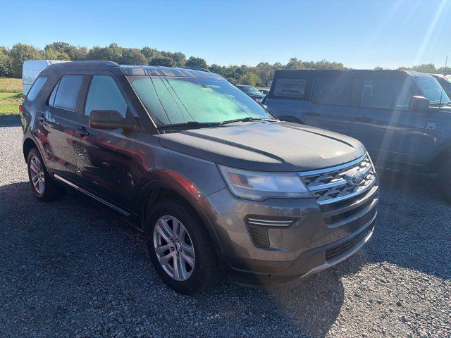 Used 2018 Ford Explorer XLT w/ Class II Trailer Tow Package AWD/4WD image 3