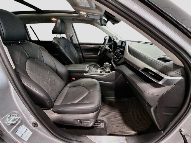 Used 2022 Toyota Highlander Platinum AWD/4WD image 26