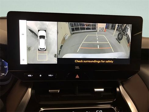 Used 2024 Toyota Venza Limited image 21