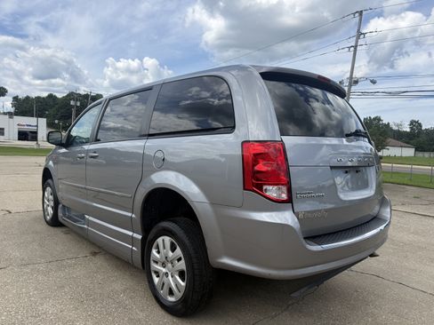 Used 2015 Dodge Grand Caravan SE w/ Quick Order Package 29E SE FWD image 4