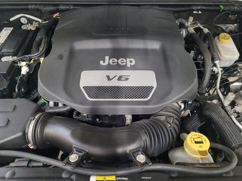 Used 2018 Jeep Wrangler Unlimited Sport S AWD/4WD image 30