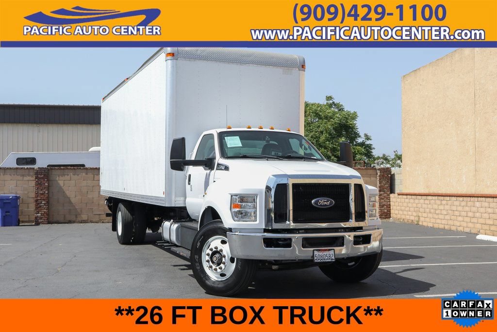 Used 2017 Ford F750 2WD Regular Cab Super Duty image 1