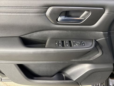 New 2025 Nissan Armada SV image 19