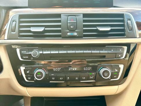 Used 2017 BMW 320i xDrive Sedan AWD/4WD image 15