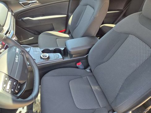 New 2026 Kia Sportage LX FWD image 17