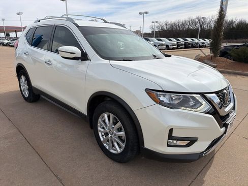 Used 2018 Nissan Rogue SV image 9