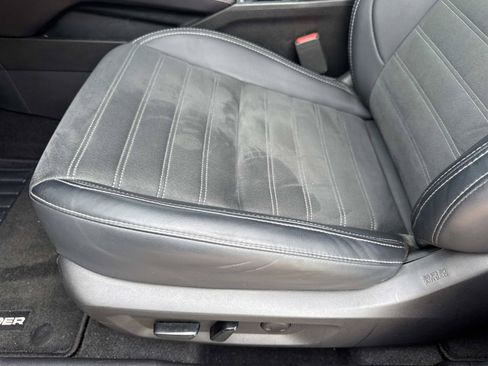 Used 2024 Mitsubishi Outlander SE Black Edition FWD image 20