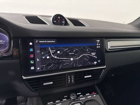 Certified 2023 Porsche Cayenne Platinum Edition AWD/4WD image 26