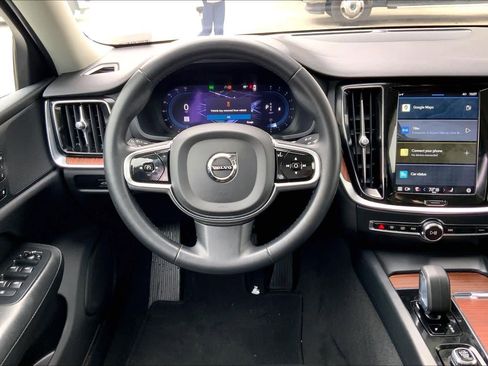 Used 2024 Volvo S60 B5 Plus image 5