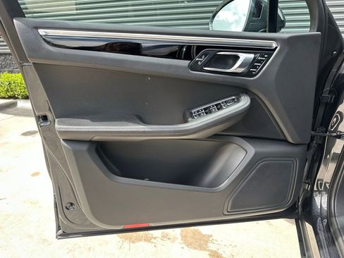 Certified 2023 Porsche Macan image 19