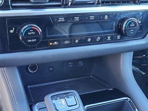 Certified 2024 Nissan Pathfinder SL image 18