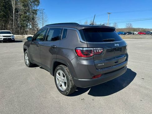 Used 2023 Jeep Compass Latitude w/ Convenience Group AWD/4WD image 3